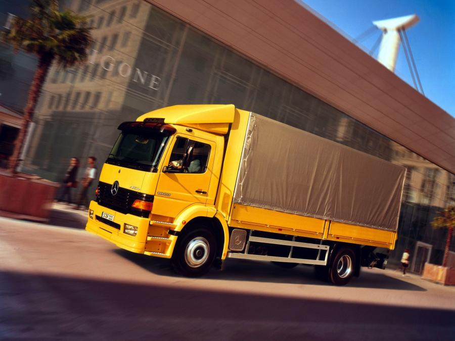  Mercedes-Benz Atego 1823 1998 года  (фото 1 из 13)